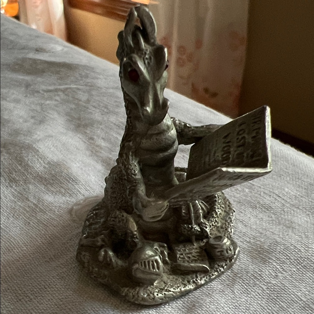 Vintage Gallo Aug. 1989 Wanted Knights Figurine.